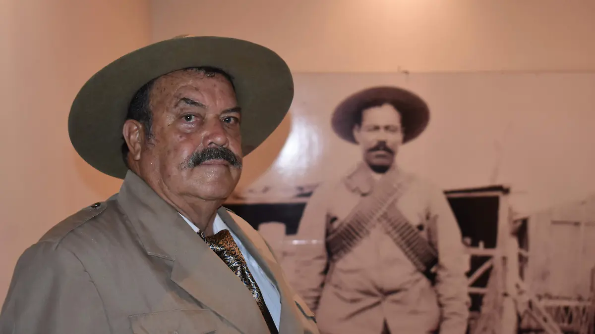 Félix Acosta como Francisco Villa