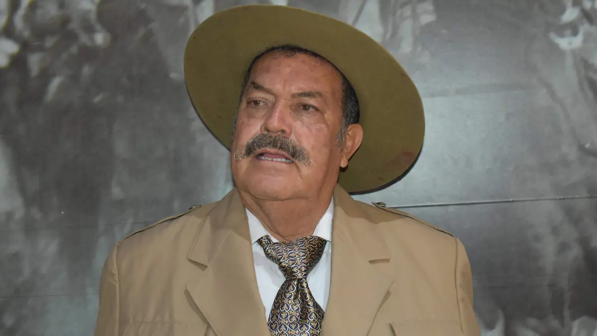 Félix Acosta como Francisco Villa