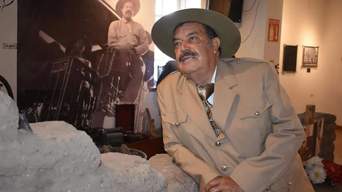 Félix Acosta como Francisco Villa