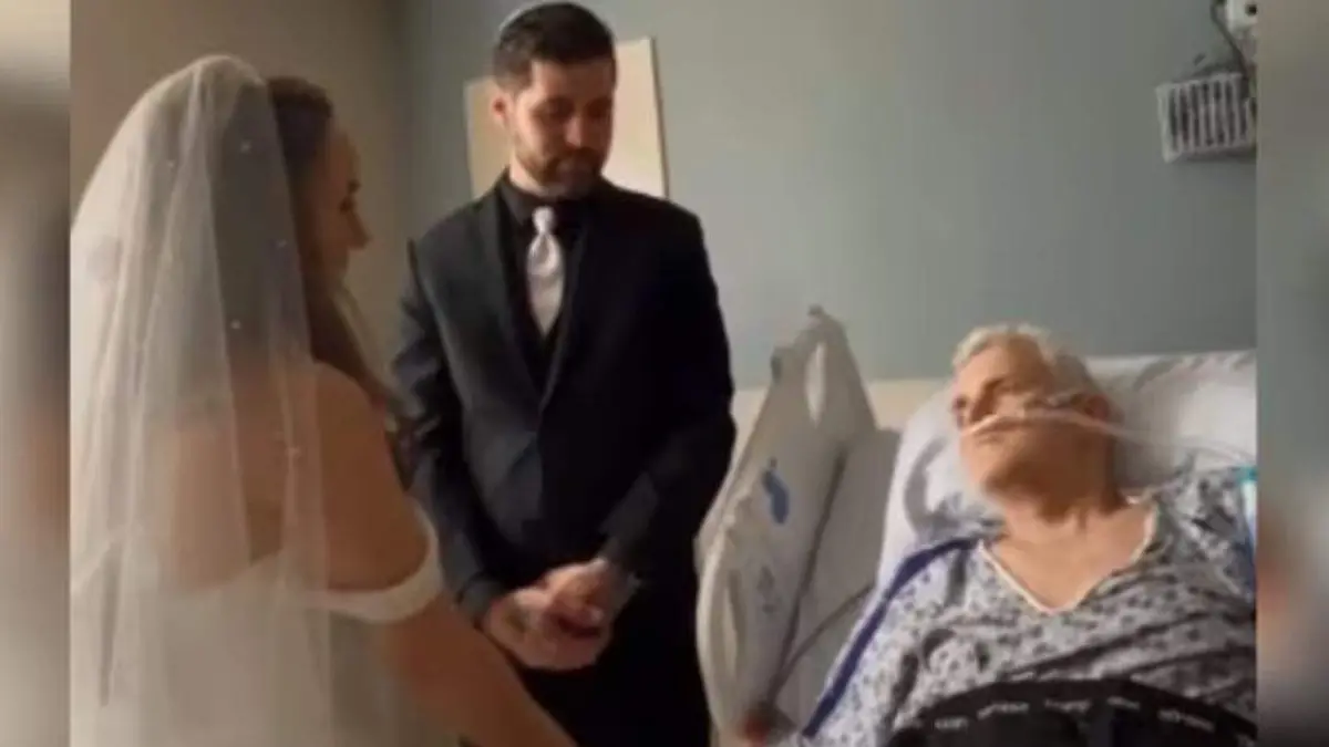 Se casó en un hospital para que su padre enfermo de cáncer la acompañara