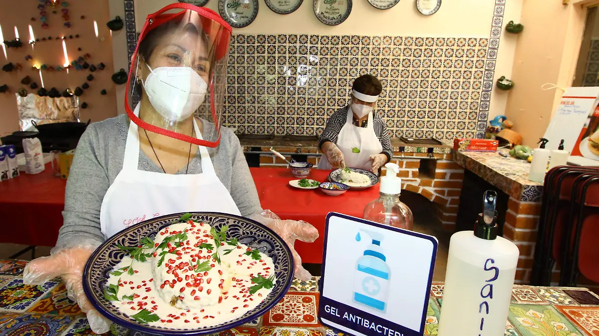 FOTO ERIK GUZMAN CHILES EN NOGADA CALPAN
