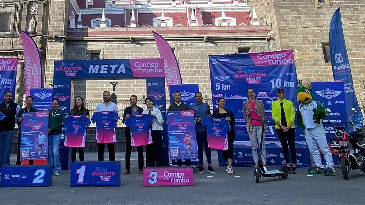 La playera de la tercera edición del Medio Maratón se pintará de azul y rosa