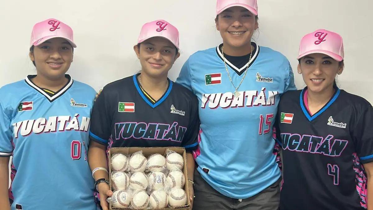 Selene Huerta, al centro, jugará por Yucatán