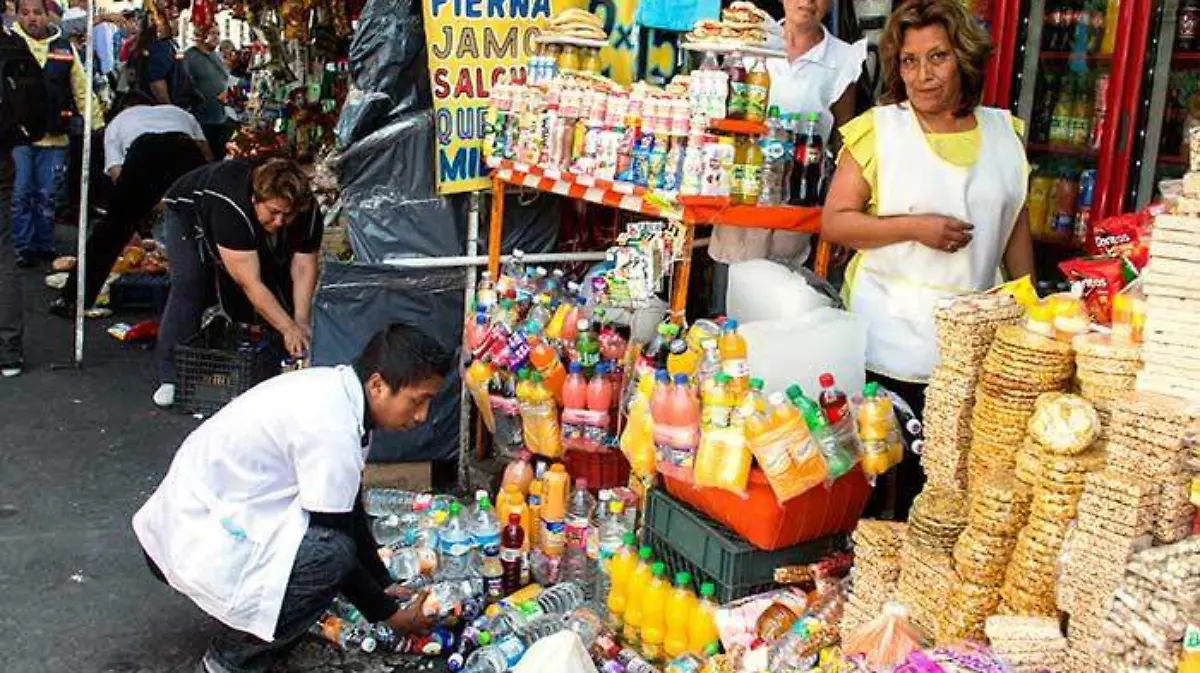 NOTA 7 cuartoscuro empleo trabajo mujeres puesto ambulantes venta de agua jugos  tienda tiendita
