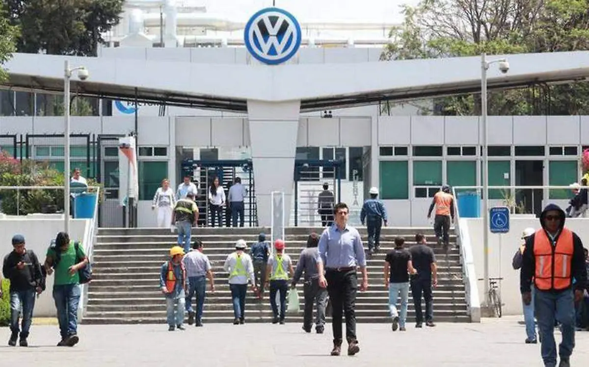 La empresa Volkswagen de México, con sede en el estado de Puebla, reconoce que la reducción de su plantilla laboral