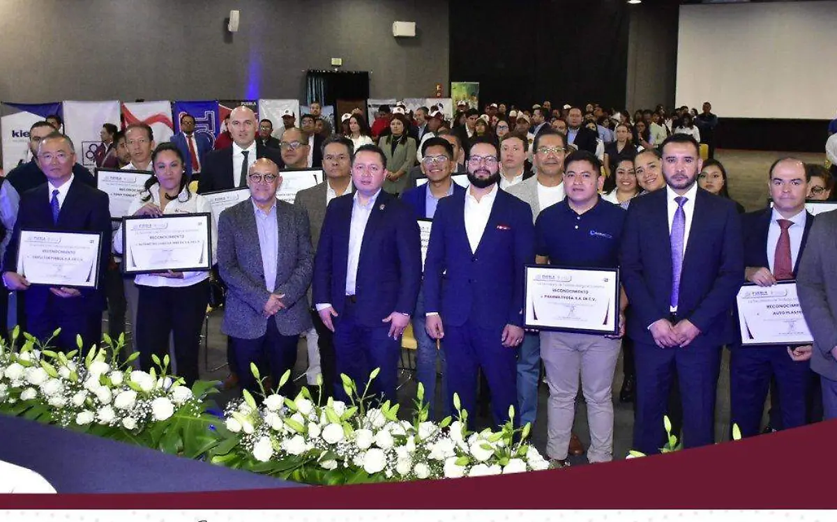 Reconocen a 28 empresas de Puebla por sus buenas prácticas laborales