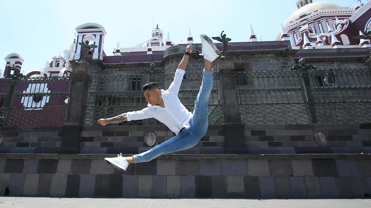 Milton cumple su sueño en la danza, es reconocido internacionalmente