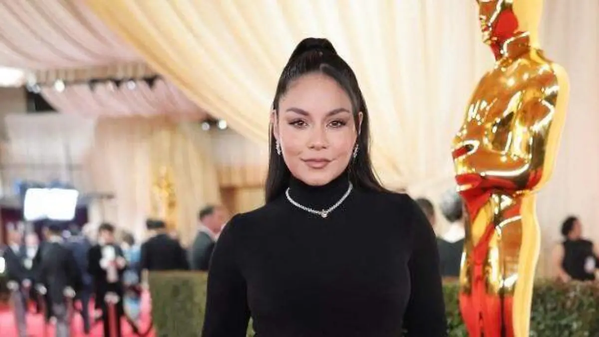 Vanesas Hugson desfila en la alfombra roja de los Oscar