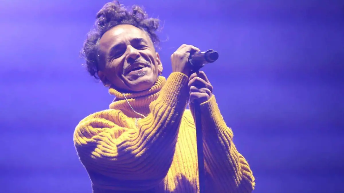 Se presenta Café Tacuba en el Tecate Comuna 2023 en inmediaciones del foro Cholula