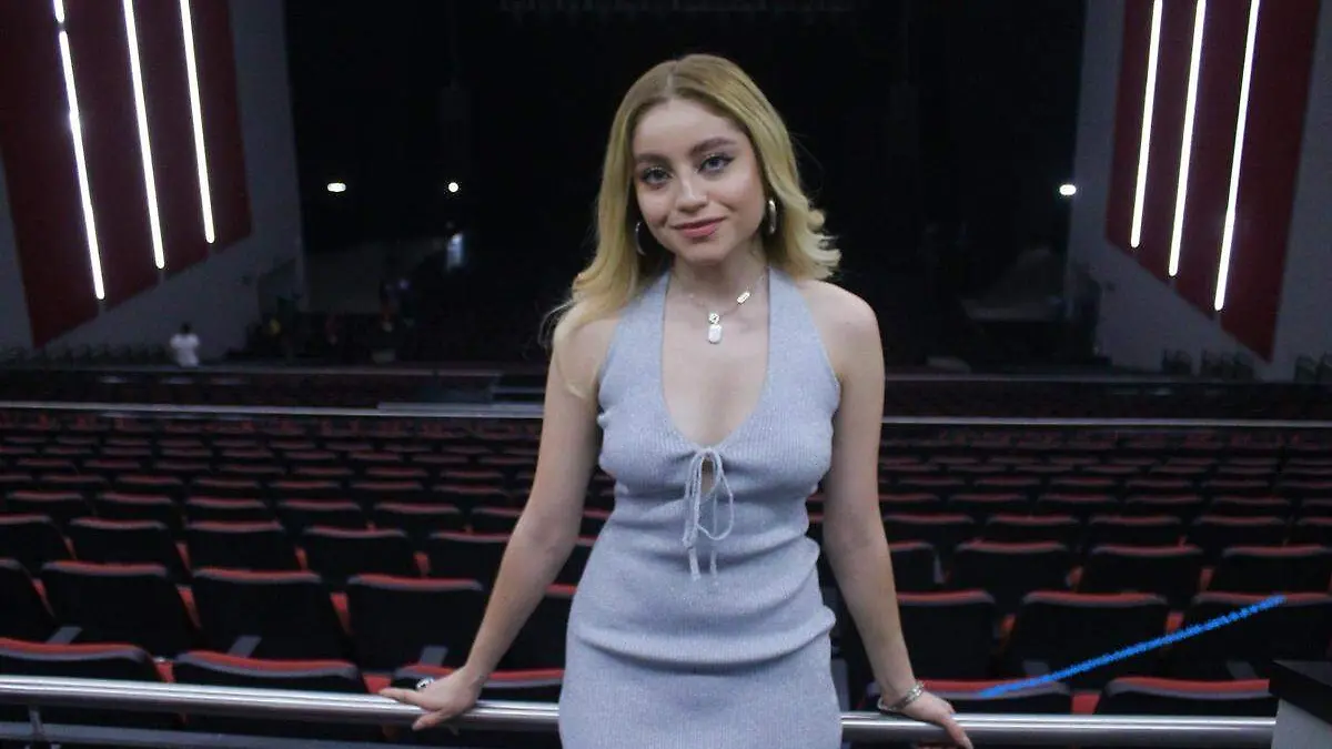 Karol Sevilla presenta Luminova tour en puebla