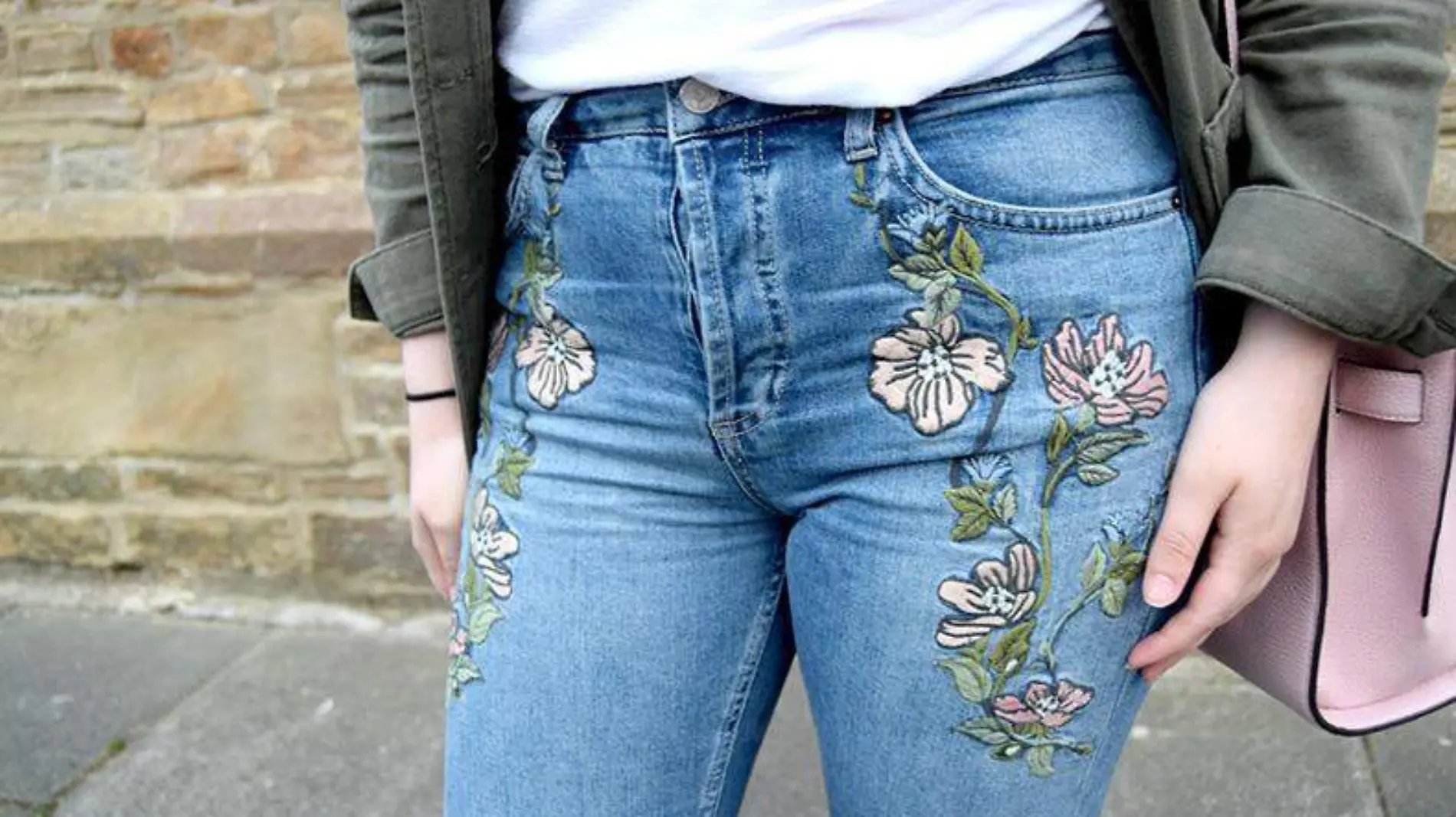 Embroidered-Jeans-Outfit-4