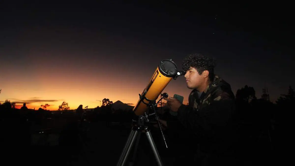Con más de 160 telescopios poblanos participaron en la Noche de Estrellas 2023