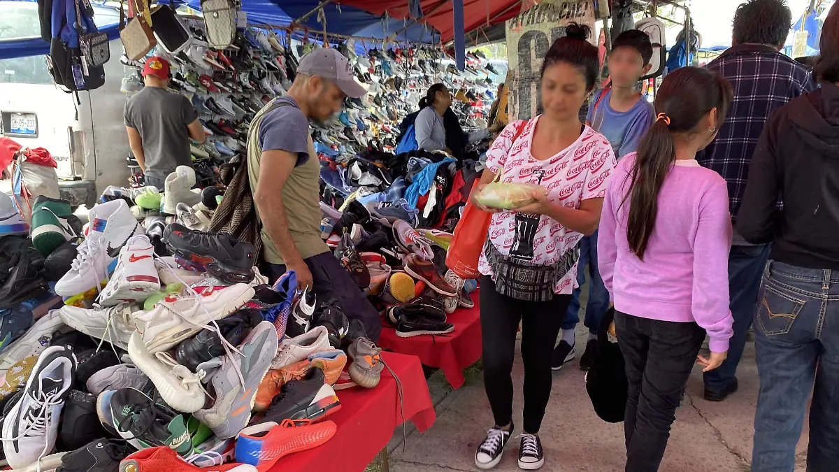 venta de tenis y zapatos en tianguis de san miguel