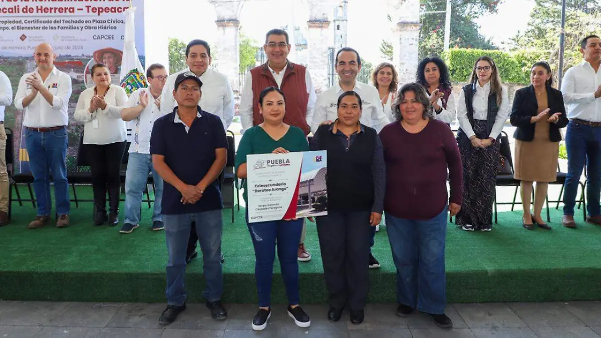 El gobernador de Puebla, Sergio Salomón Céspedes Peregrina
