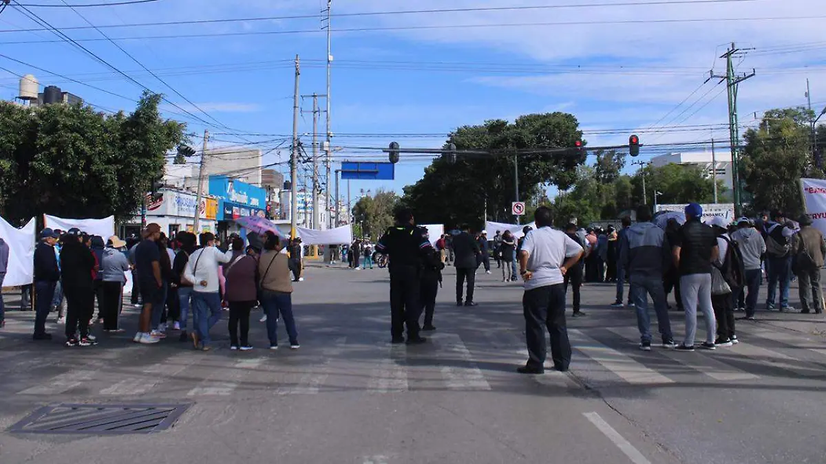 Ejidatarios de la junta auxiliar de San Baltazar Campeche bloquearon el bulevar Valsequillo