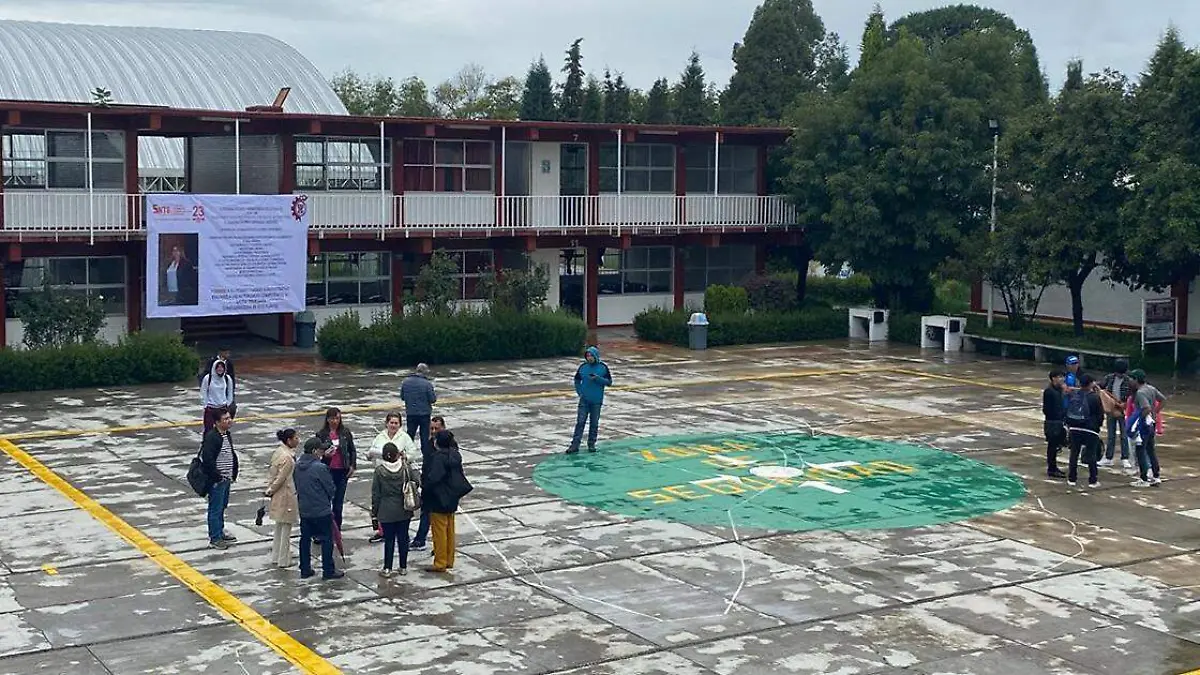 Un grupo de trabajadores administrativos y docentes del CETIS 67 pidió la salida inmediata de la directora, Claudia Carranza Vázquez