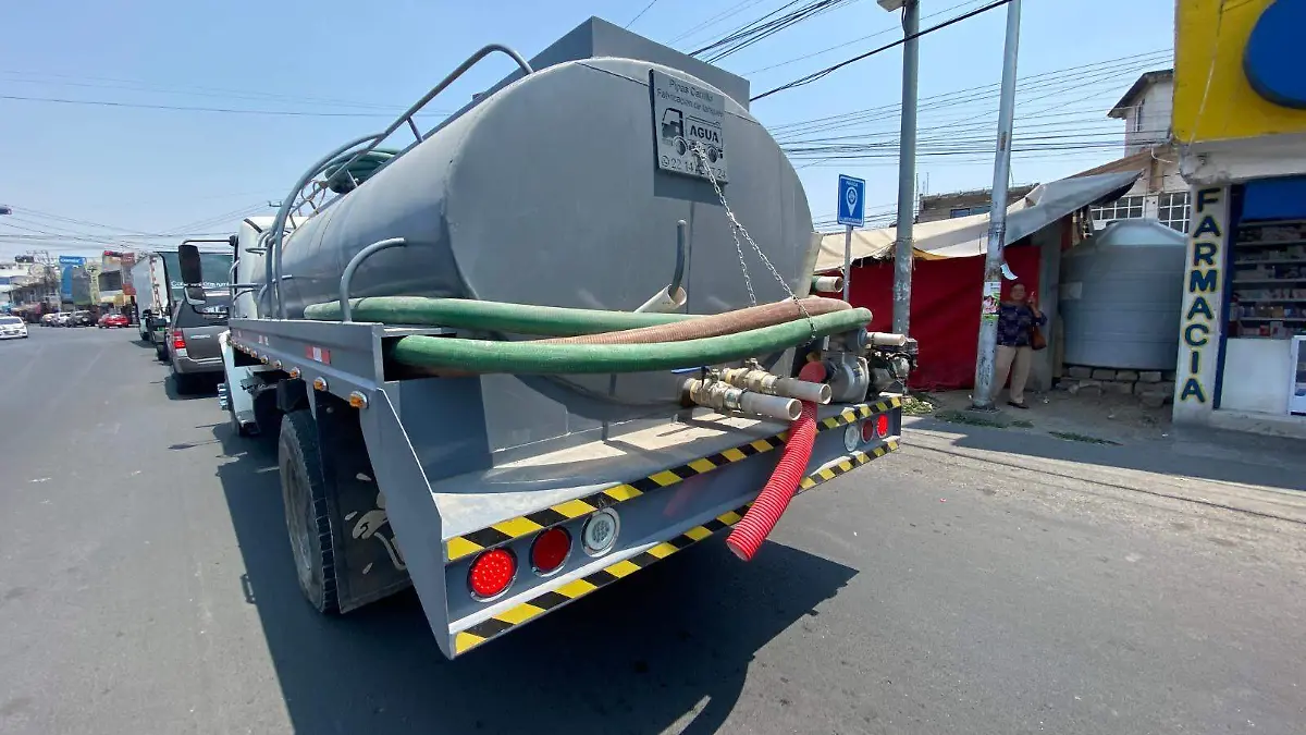 pipas encarecen el agua en Puebla