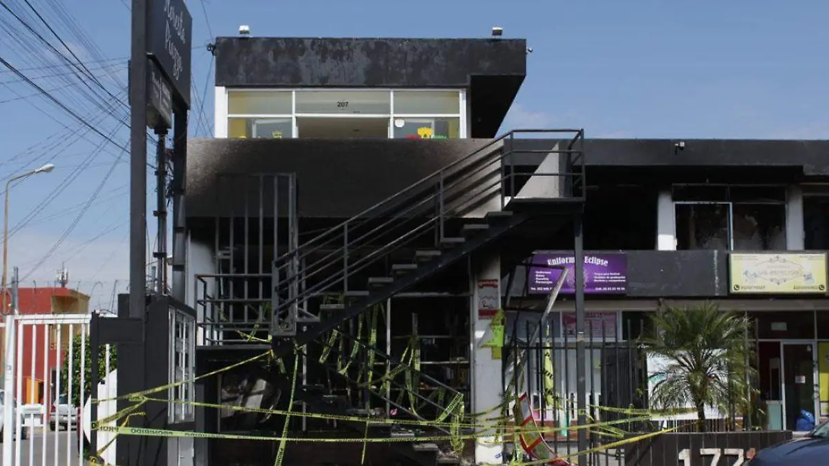 Plaza Floresta reabre a medias tras incendio que afectó la mitad de sus locales