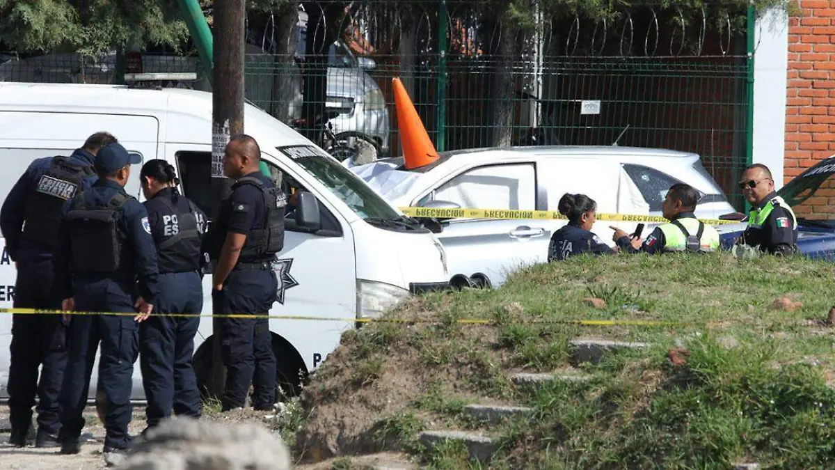 Un estudiante de 16 años de edad, víctima colateral de los hechos, murió por impacto de bala al interior del automóvil afuera del colegio Camino Real