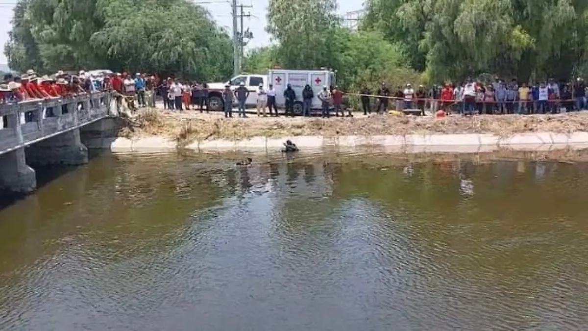 Buscan a tres desaparecidos en el dren de Valsequillo