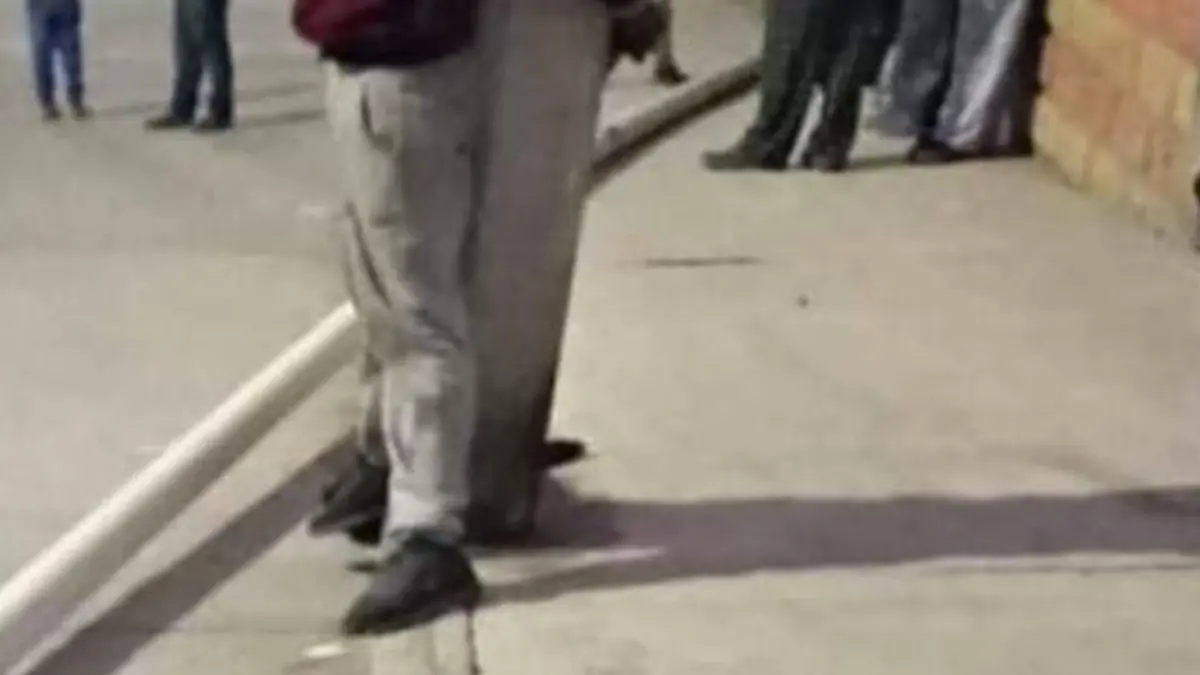 Hombre es atado a un poste tras intentar de robar escuela en Amozoc