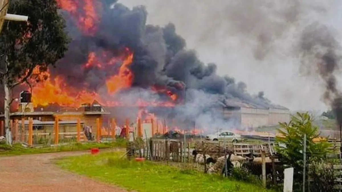 Se incendia taller mecánico de expresidente de Ahuazotepec