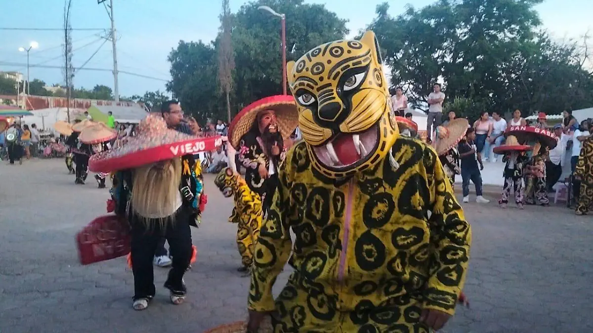 Tecuanes de Acatlán conservan la tradición de la muerte del Jaguar cada 2 de noviembre