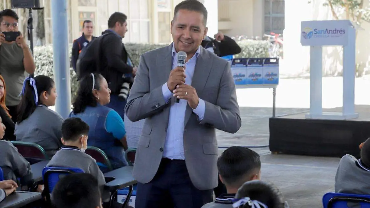 Edmundo Tlatehui alcalde de San Andres Cholula