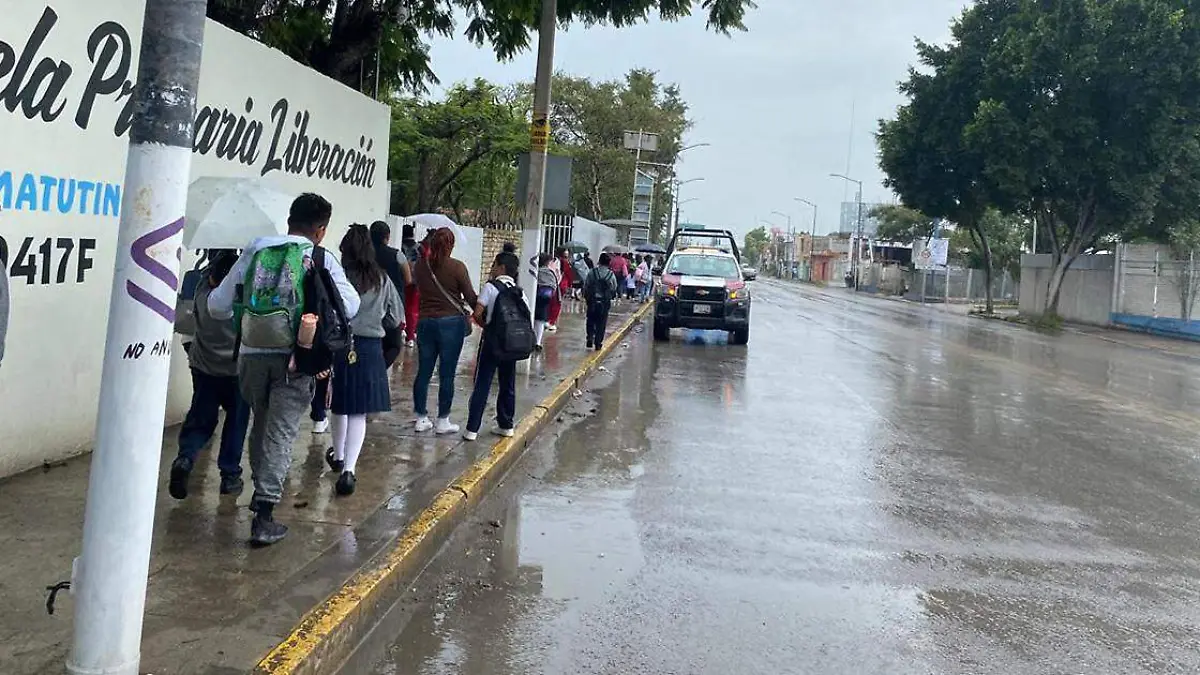 Un estudiante de sexto grado de la escuela primaria Liberación de Tehuacán llegó a la institución con golpes visibles