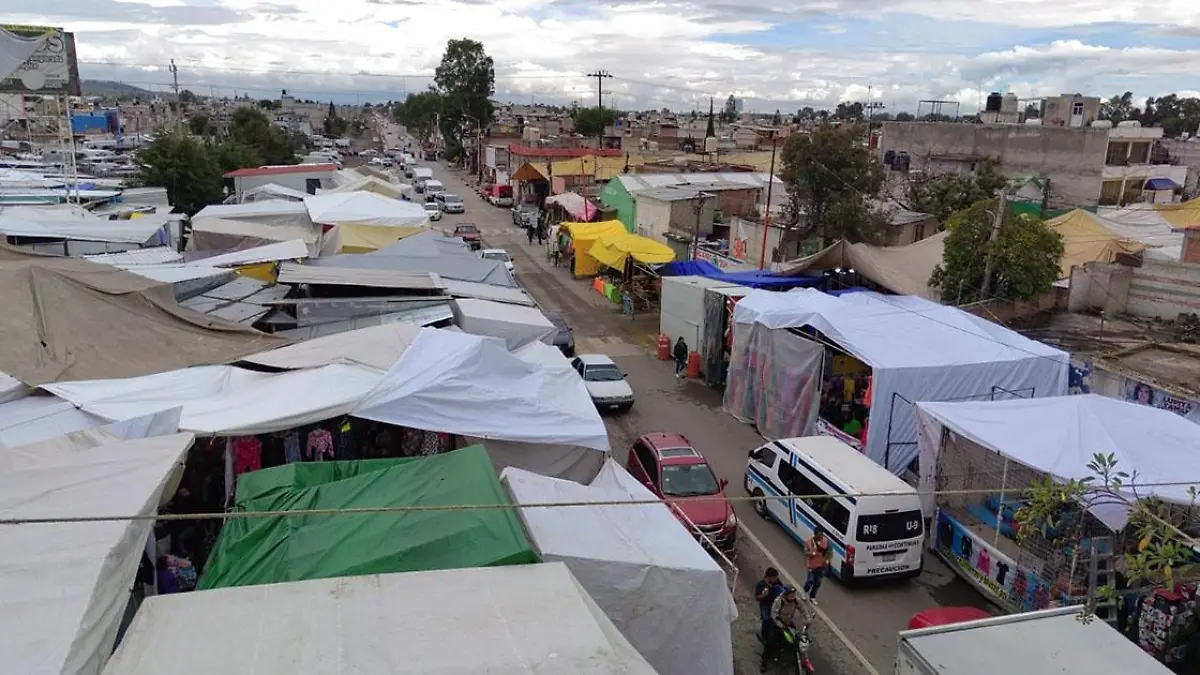 Una mesa de trabajo con la Guardia Nacional, la Policía Estatal, autoridades municipales y líderes tianguistas