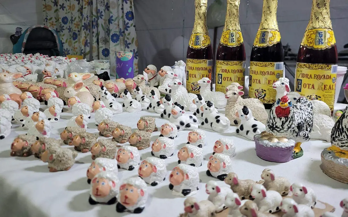 Productos coloridos y de alta calidad se exponen en la Feria Artesanal de Amozoc