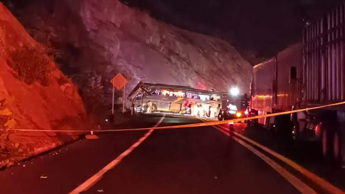 Al menos dos estudiantes de secundaria del Estado de Oaxaca y sus mamás resultaron lesionadas