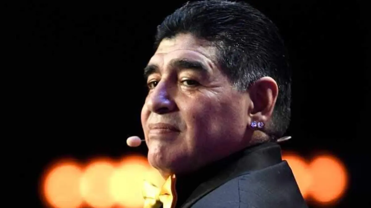 Maradona_futbol_2