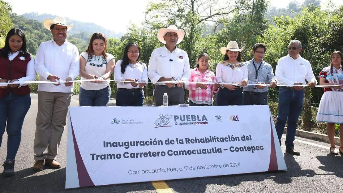 Gobernador entrega obras carreteras