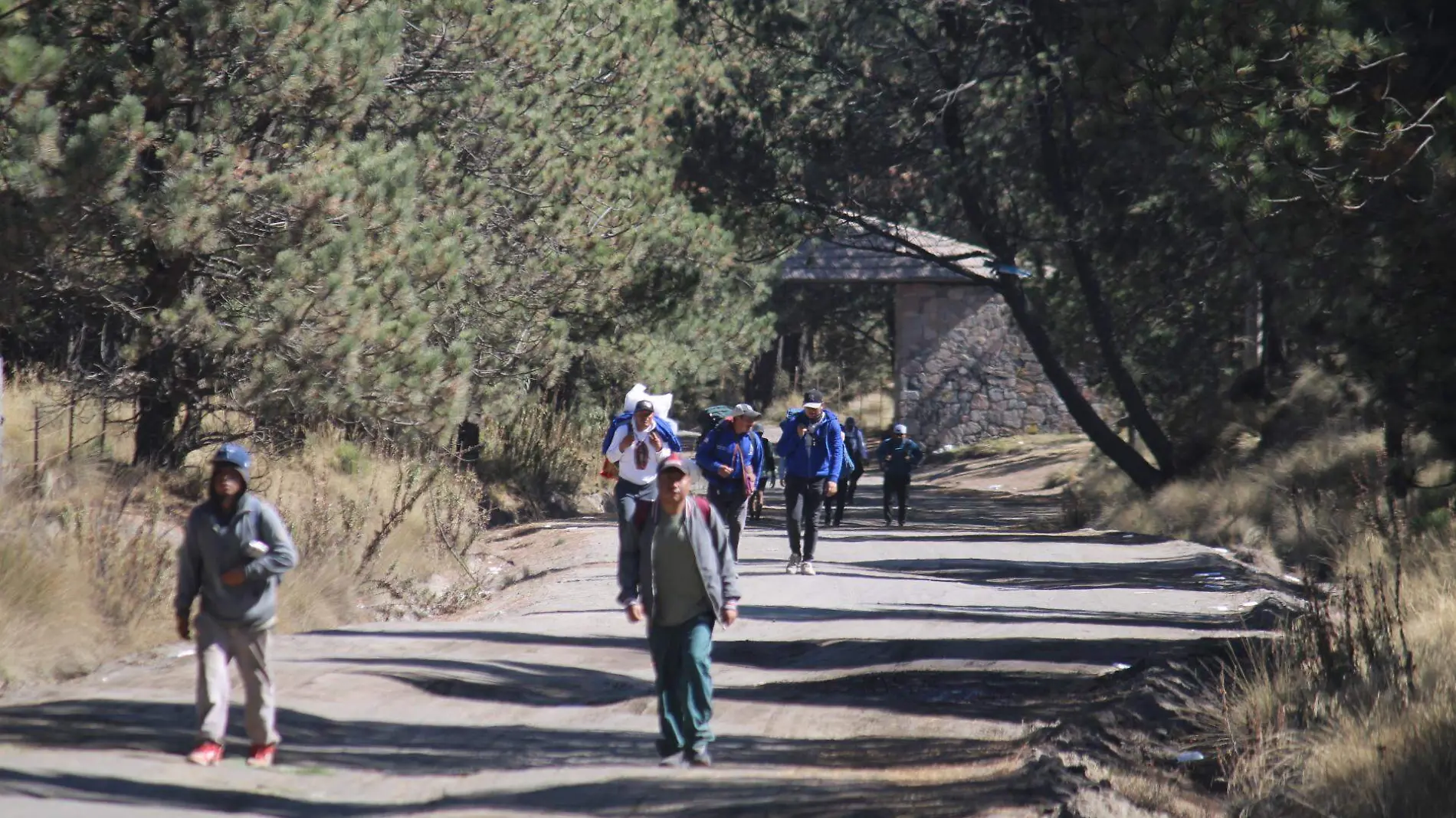 Paso de Cortés es un paso de peregrinos guadalupanos poblanos y que viven cercanos a la zona de los volcanes Popocatépetl e Iztaccíhuatl