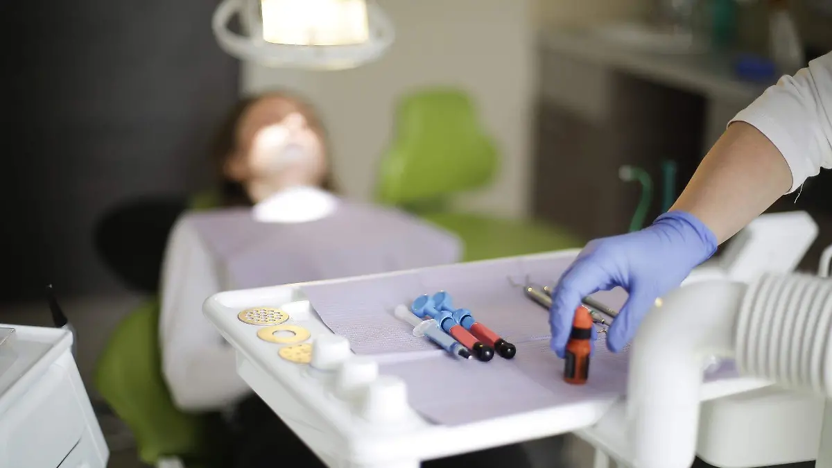 dentist-g851c80f97_1920