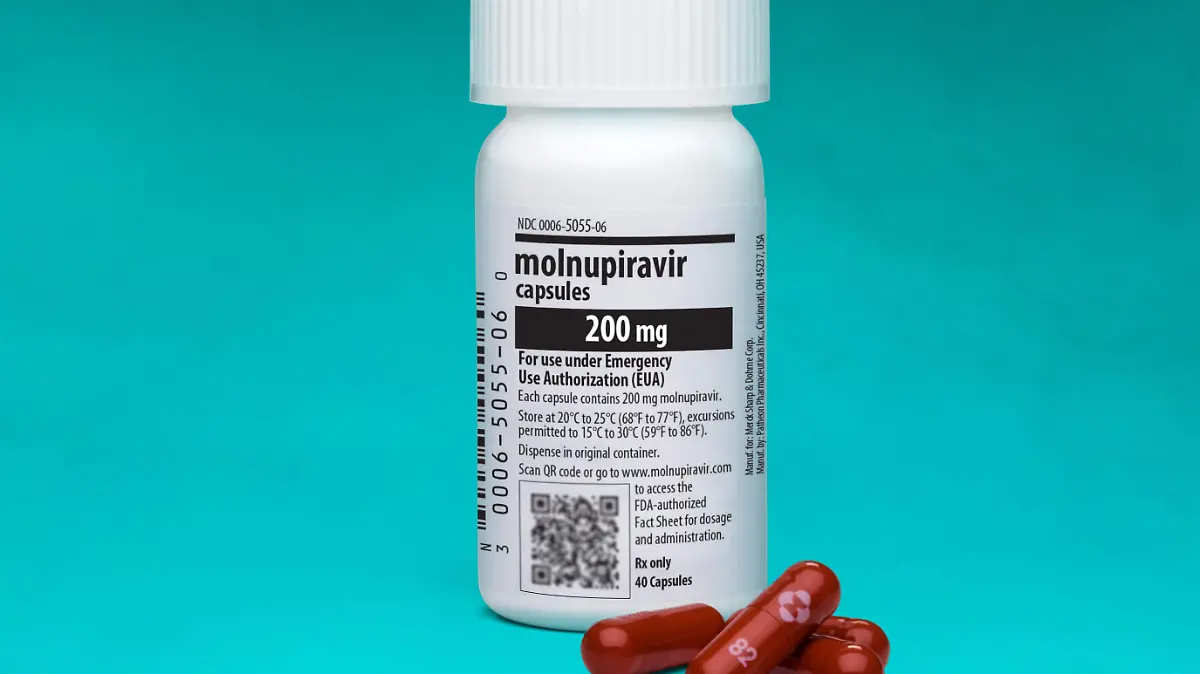 molnupiravir-bottle-with-capsules-teal