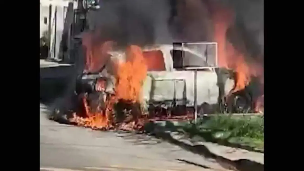 Mujer prendió fuego a carro de expareja porque no quiso volver con ella