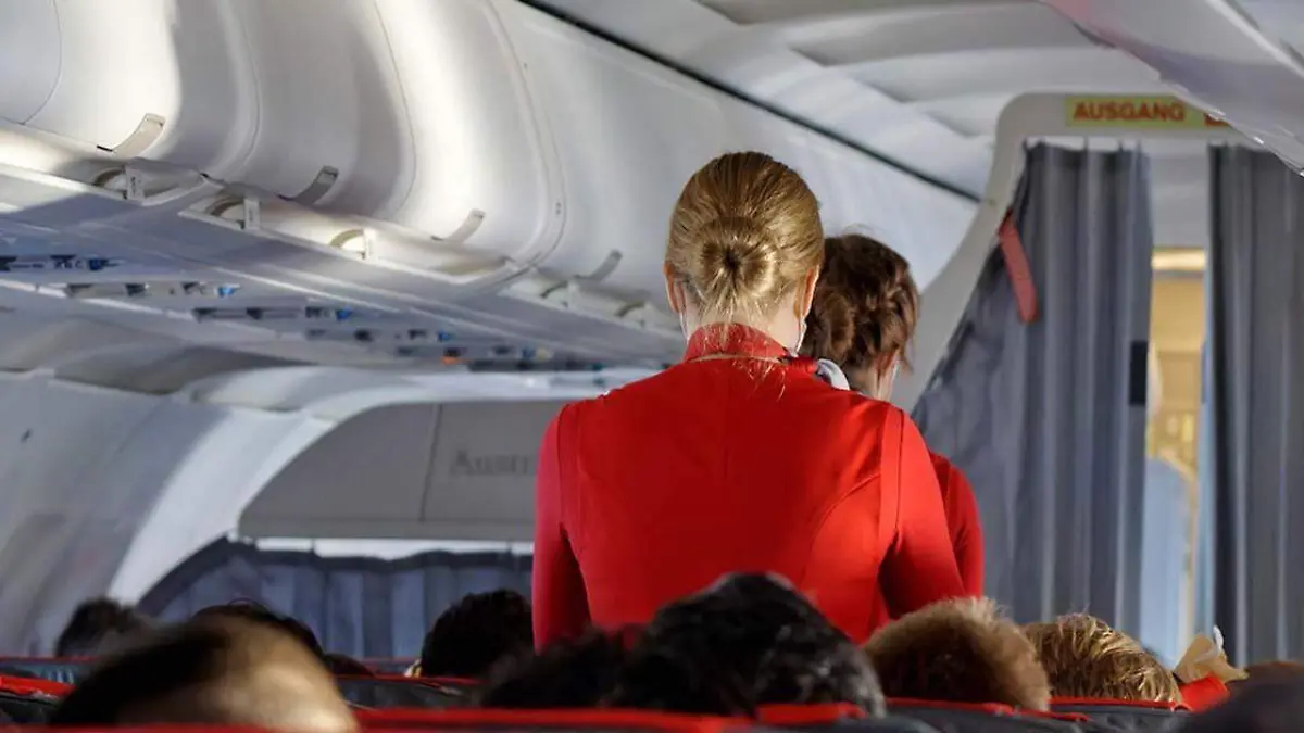 Una de las profesiones que es tomada a la ligera en muchas ocasiones es la de sobrecargo