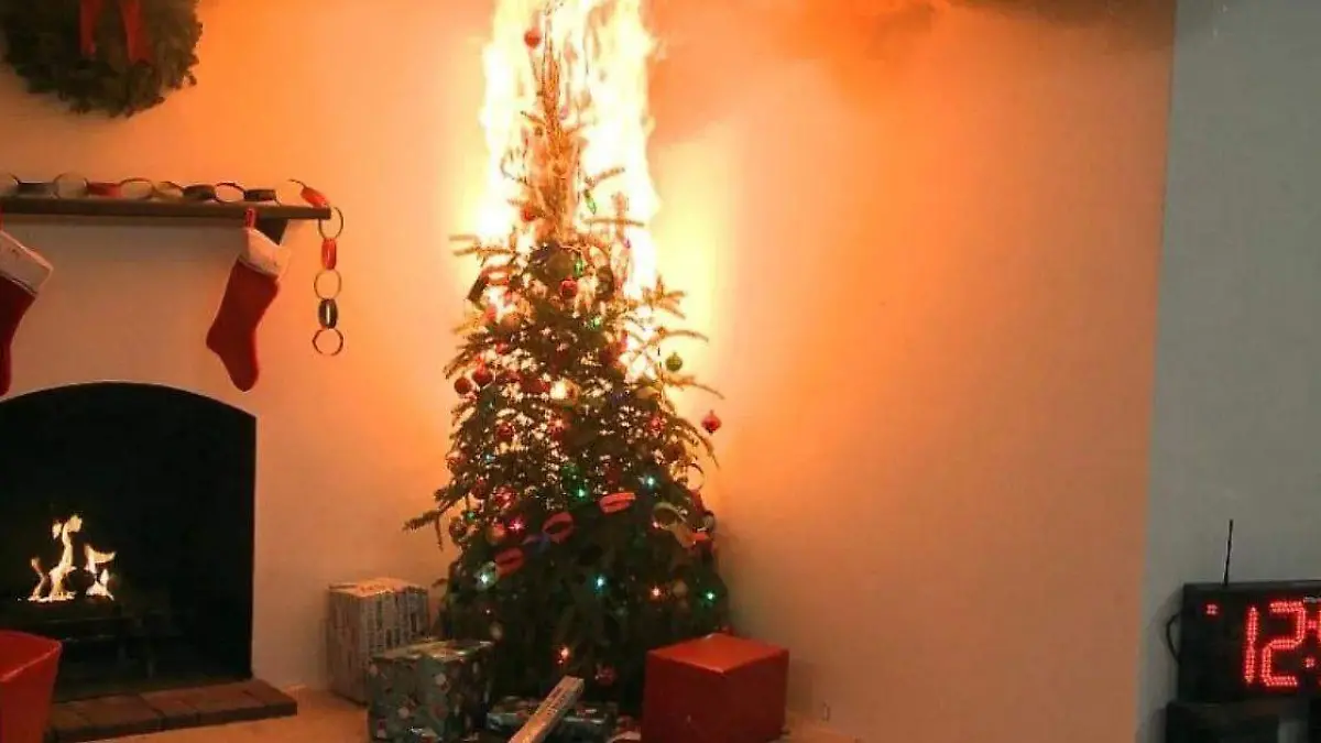 Una sobrecarga de energía o un cortocircuito podrían hacer que la navidad termine en una tragedia
