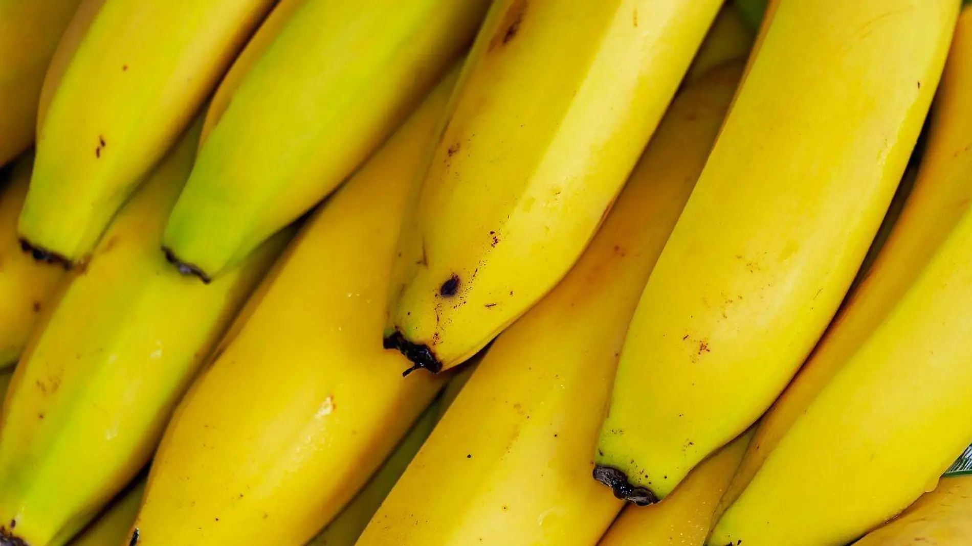 bananas-gd7d93e5a4_1280