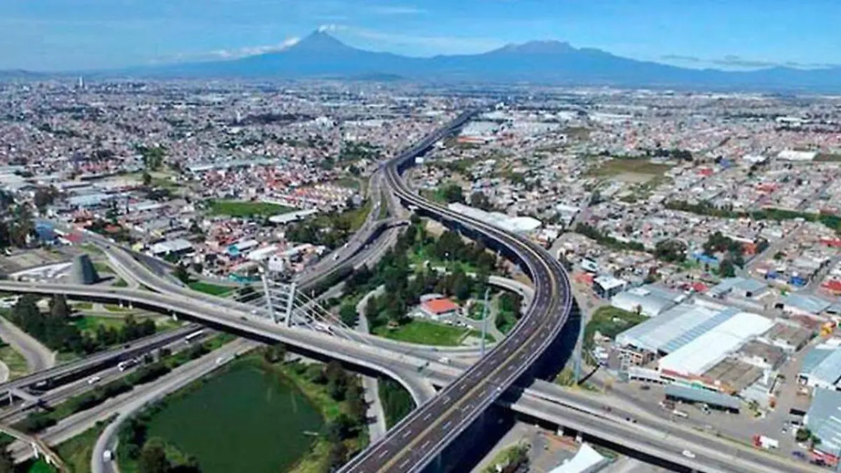 Una de las obras que representó un beneficio para los transportistas fue el paso elevado en la autopista México-Puebla o mejor conocido como segundo piso