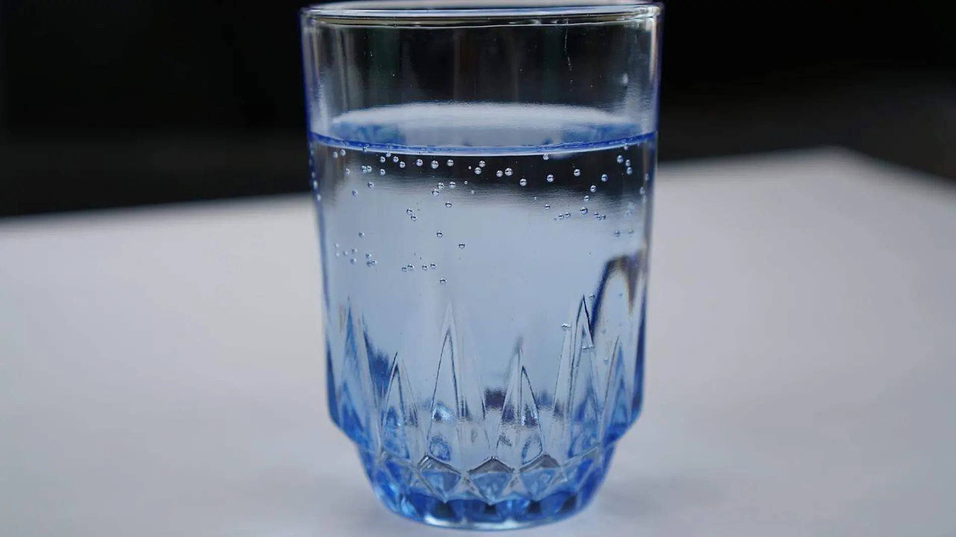 a-glass-of-water-2205146_1280