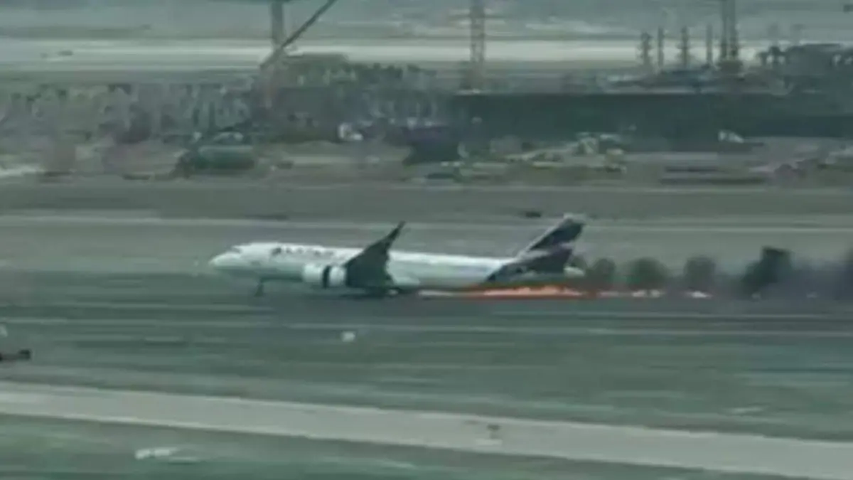 Una aeronave de la aerolínea LATAM se impactó contra un camión de bomberos
