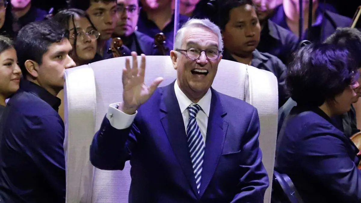 Si alguien toma en serio las redes sociales y la importancia de estas en cuanto a la construcción de una 'personalidad digital' es el empresario mexicano Ricardo Salinas Pliego