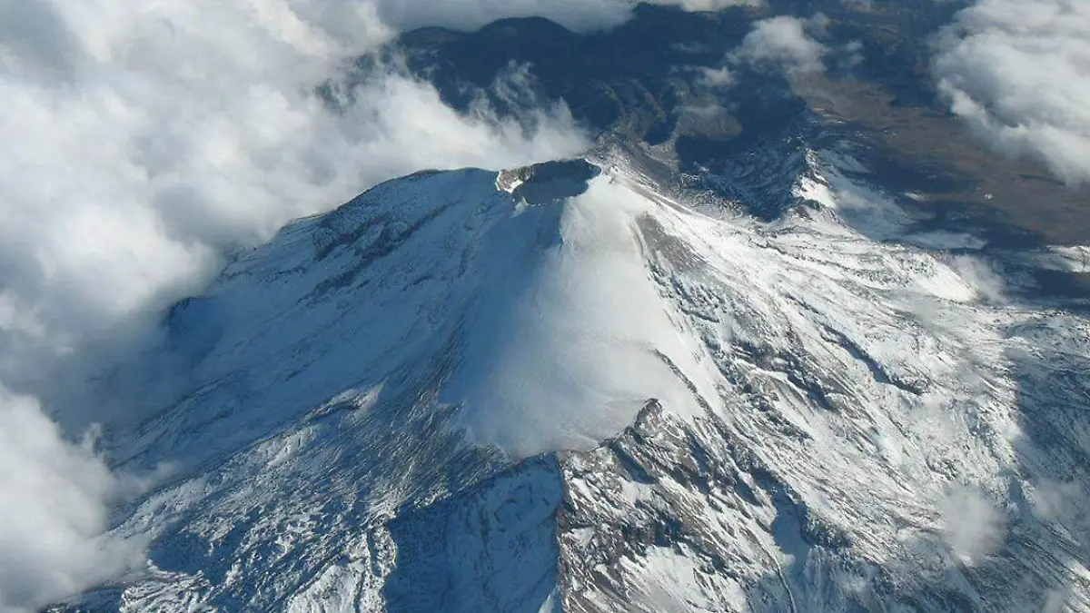 El Monte de la estrella es considerada la montaña más alta de México y su nombre de Citlaltépetl proviene del náhuatl xītlal-tepē-tl