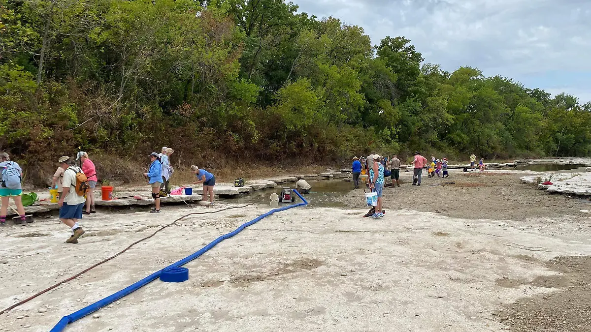 Fuerte sequía en Texas permite el hallazgo de huellas de dinosaurio