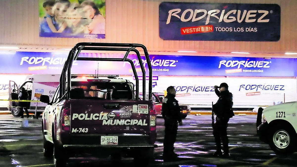 Los delincuentes también aprovecharon para llevarse varios pares de zapatos