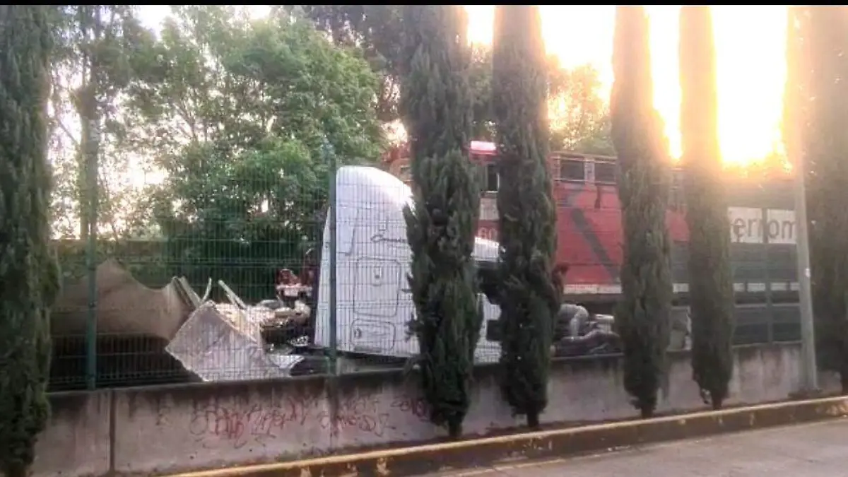 trailero es embestido por el tren en Puebla
