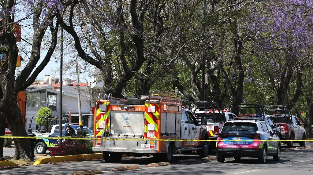 Poblano se suicida en camellón del bulevar 5 de mayo, frente a Sanbors huexo
